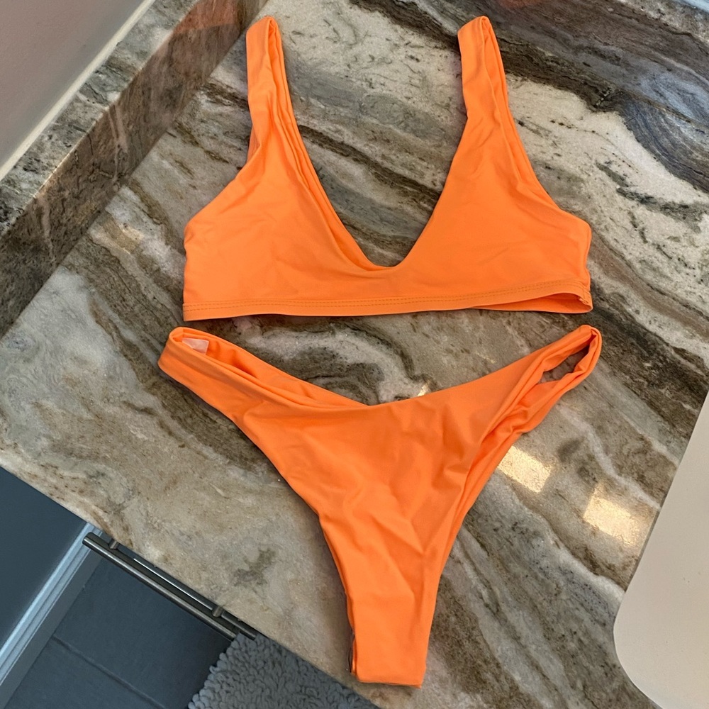 NWT Plunging Neck Top With High Leg Bikini Set